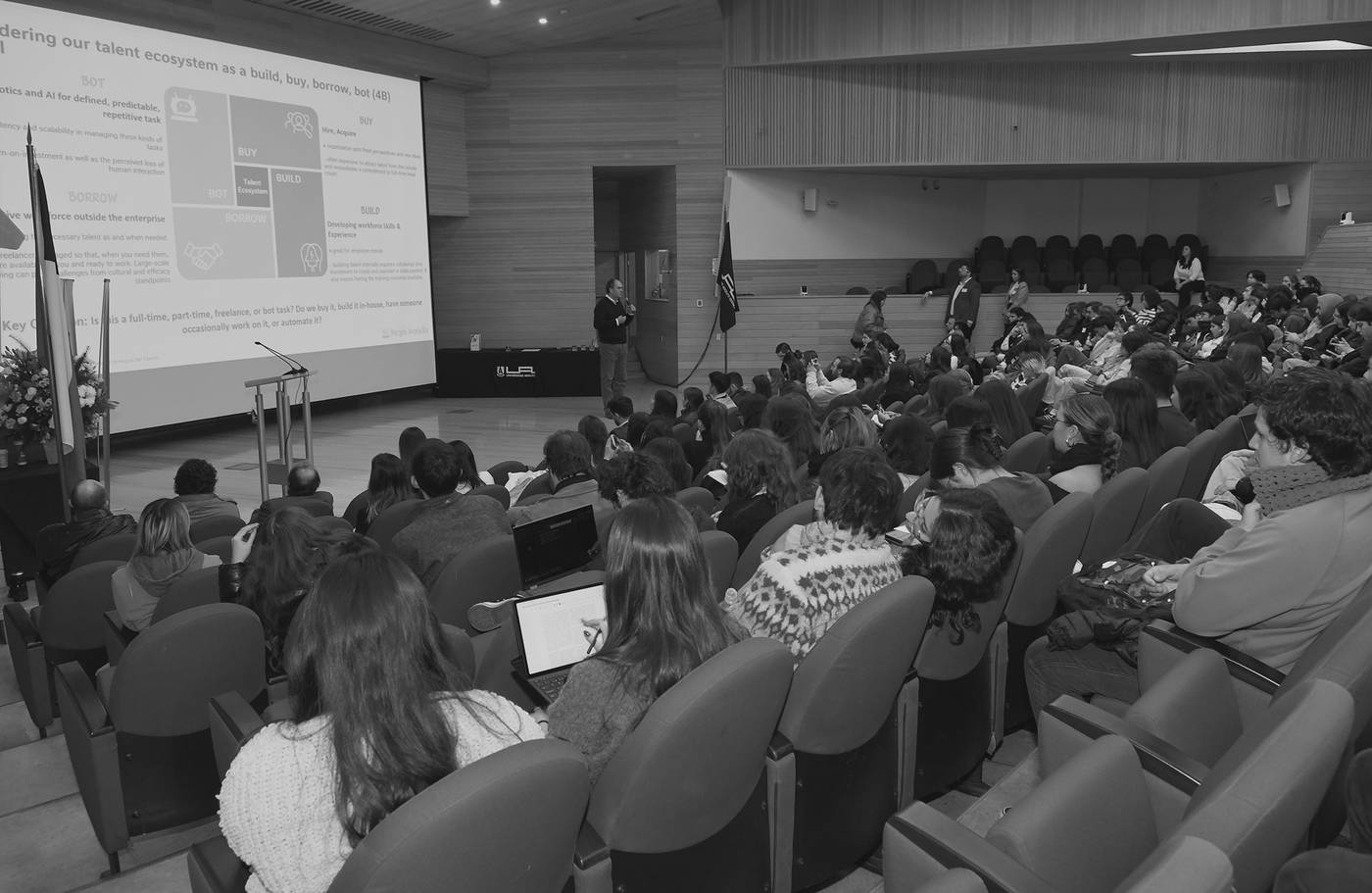 Auditorio de la UAI lleno durante una edición anterior del People Management Summit